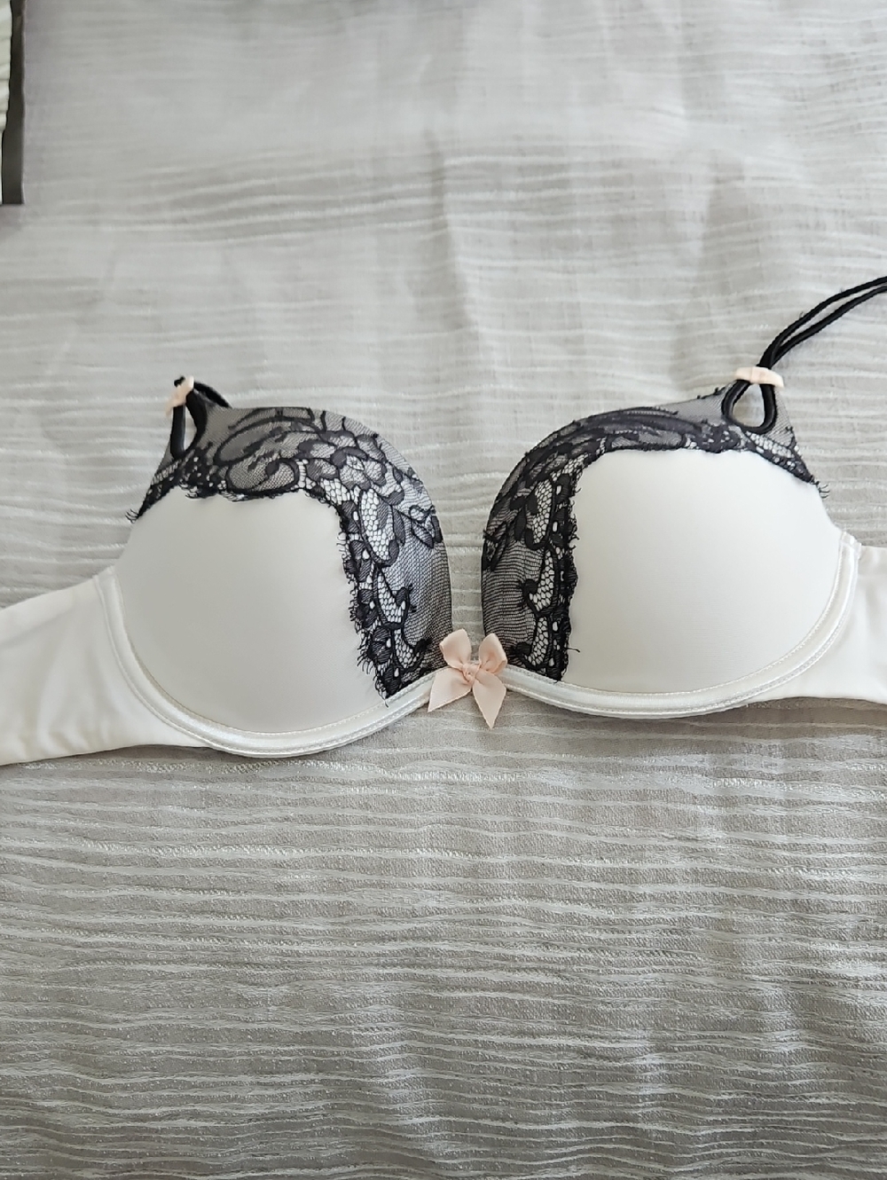 Victoria's Secret Cream Push-Up Bra with Black Lace "PLUNGE"
